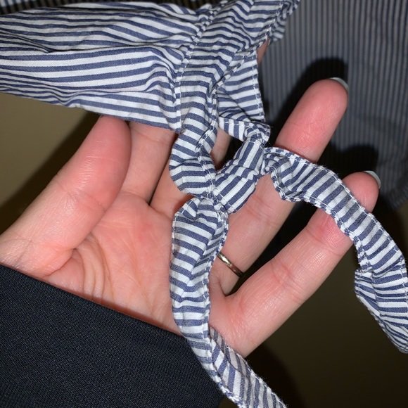 Off the shoulder Abercrombie Shirt - Picture 2 of 3